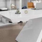 صورة ليمور – مكتب خشب طبيعي بإطار هندسي