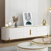 صورة وحدة تلفزيون كلارڤا المنحني – إطار ذهبي وسحر التصميم المضلع