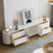 صورة وحدة تلفزيون كلارڤا المنحني – إطار ذهبي وسحر التصميم المضلع